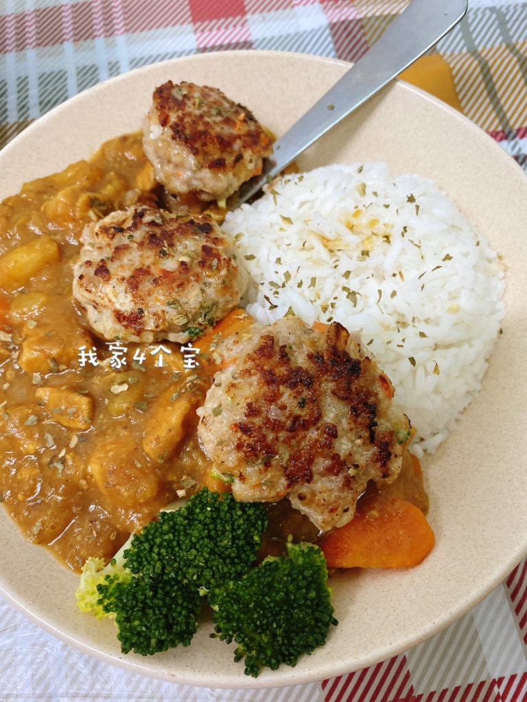 日式咖喱饭&苏打饼花菜肉饼 日式咖喱饭&苏打饼花菜肉饼